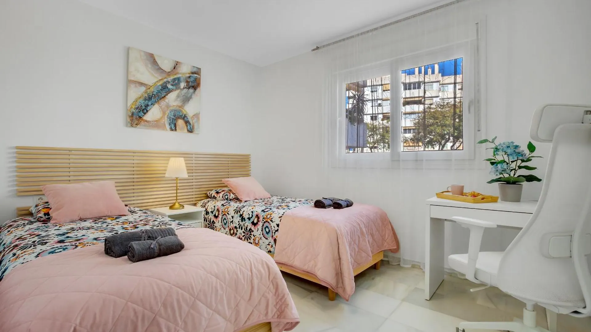 The Charming Oasis! 2 Bedrooms - By Hellodomik Benalmádena Lägenhet