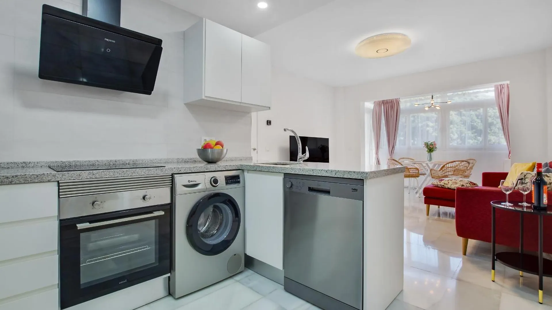 The Charming Oasis! 2 Bedrooms - By Hellodomik Benalmádena Lägenhet