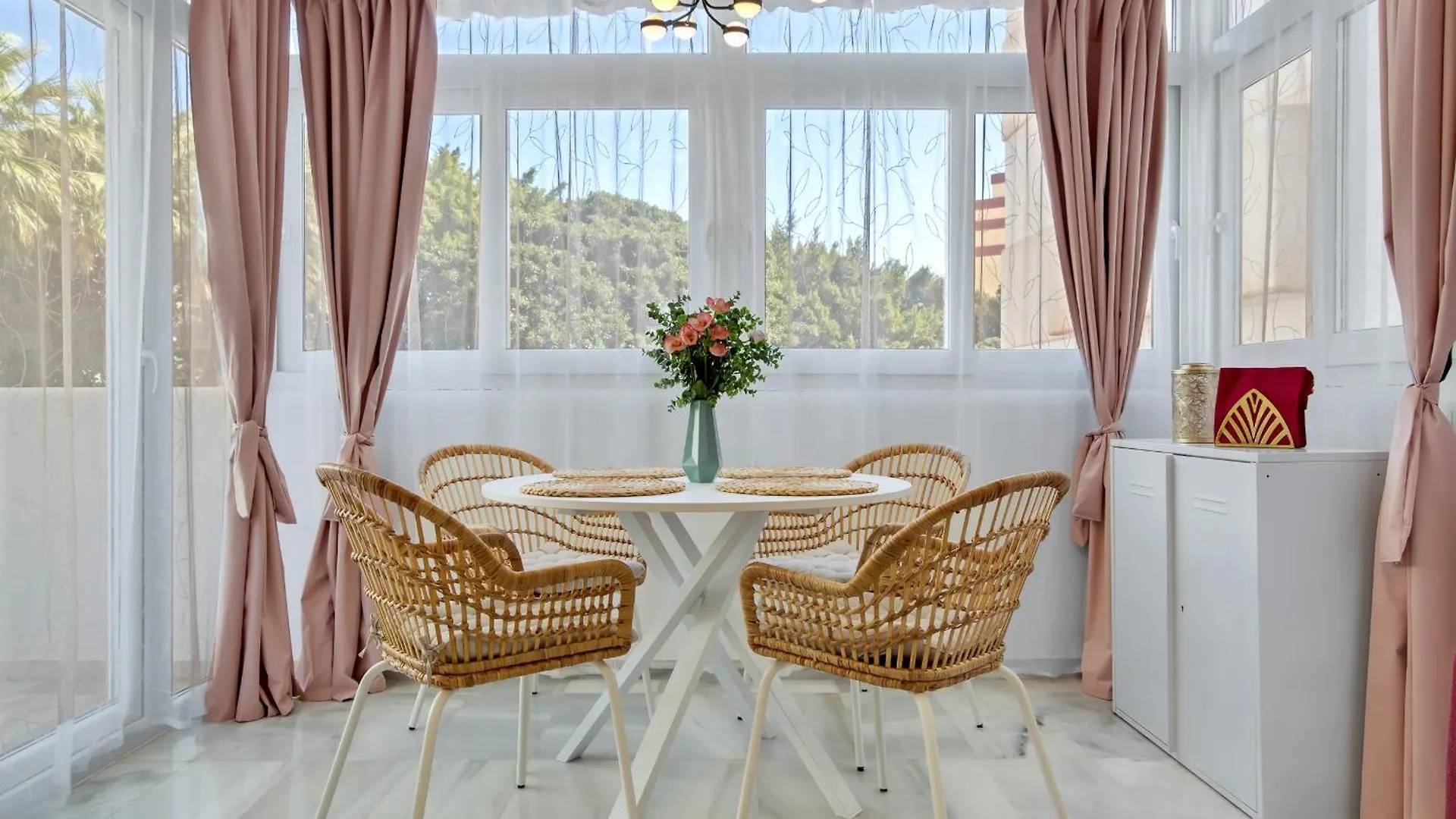 Apartmán The Charming Oasis! 2 Bedrooms - By Hellodomik Benalmádena
